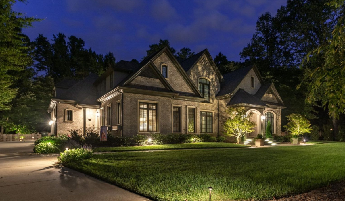 Residential Holiday Lighting